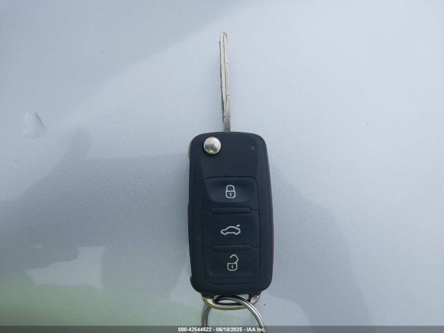 1VWBT7A39GC063234 Volkswagen 2016