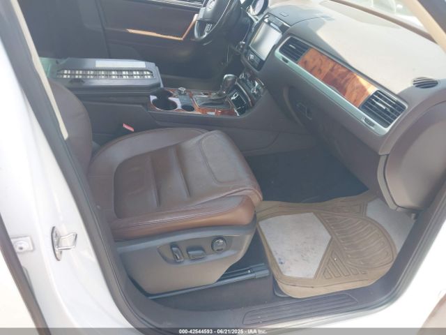2012 VOLKSWAGEN TOUAREG WVGEF9BP2CD007138 Photo 4