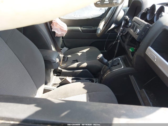1C4NJCBA9GD743057 Jeep 2016