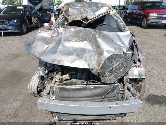 1C4NJCBA9GD743057 Jeep 2016