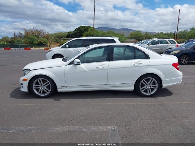 WDDGF4HB8ER315681 Mercedes-Benz C-Class
