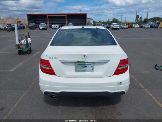 WDDGF4HB8ER315681 Mercedes-Benz C-Class