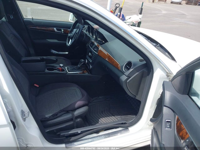 WDDGF4HB8ER315681 Mercedes-Benz C-Class