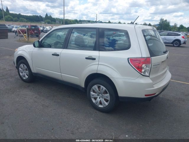 2013 SUBARU FORESTER JF2SHBACXDH431461 Photo 2