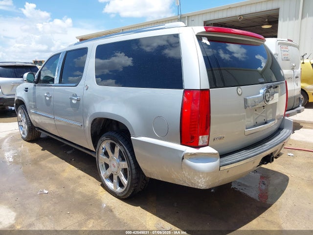 2011 CADILLAC ESCALADE ESV 1GYS3JEF0BR181757 Photo 2