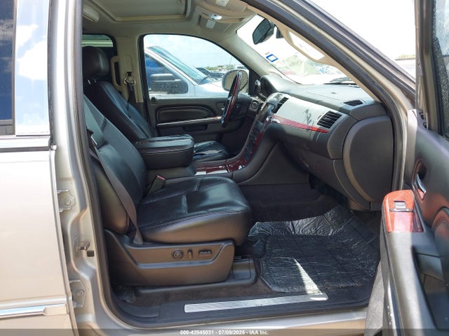 2011 CADILLAC ESCALADE ESV 1GYS3JEF0BR181757 Photo 4