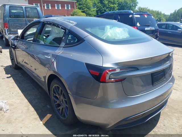 2025 TESLA MODEL 3 5YJ3E1EB0SF016895 Photo 2