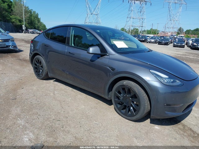 2021 TESLA MODEL Y 5YJYGDEE3MF192001 Photo 0