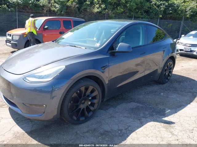 2021 TESLA MODEL Y 5YJYGDEE3MF192001 Photo 1