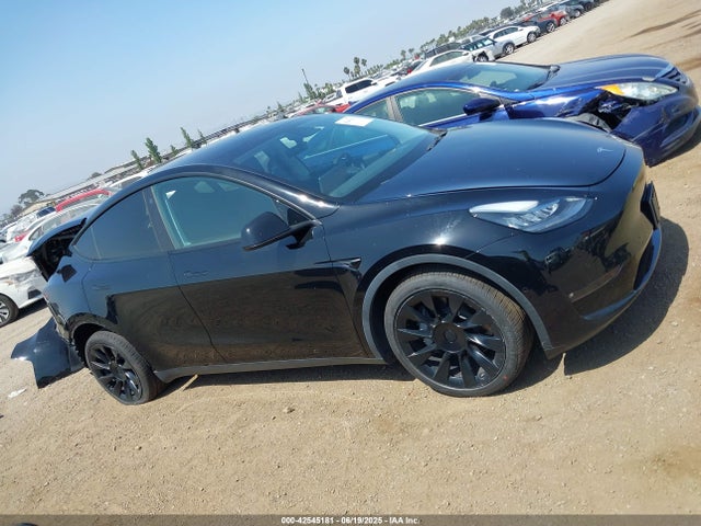 Продажа на аукционе авто 2022 Tesla Model Y Long Range Dual Motor All-wheel Drive, vin: 7SAYGDEE2NF359405, номер лота: 42545181