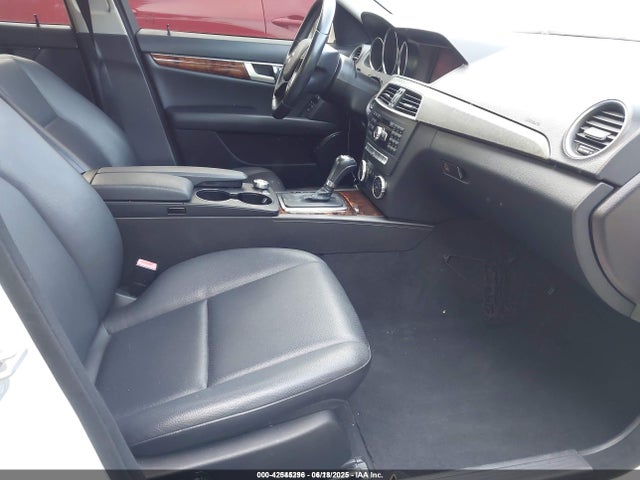 2013 Mercedes-benz C 250 Luxury/sport მანქანა იყიდება აუქციონზე, vin: WDDGF4HB5DR245622, აუქციონის ნომერი: 42545296