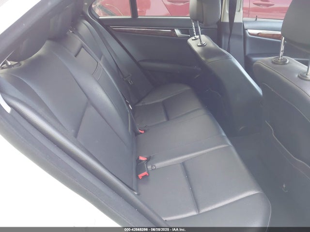 2013 Mercedes-benz C 250 Luxury/sport მანქანა იყიდება აუქციონზე, vin: WDDGF4HB5DR245622, აუქციონის ნომერი: 42545296