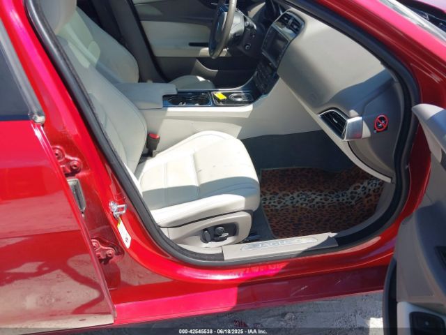 2017 JAGUAR XE SAJAE4BN9HA968191 Photo 4