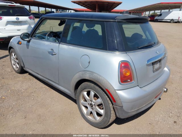 2007 MINI COOPER WMWMF33547TL77235 Photo 2