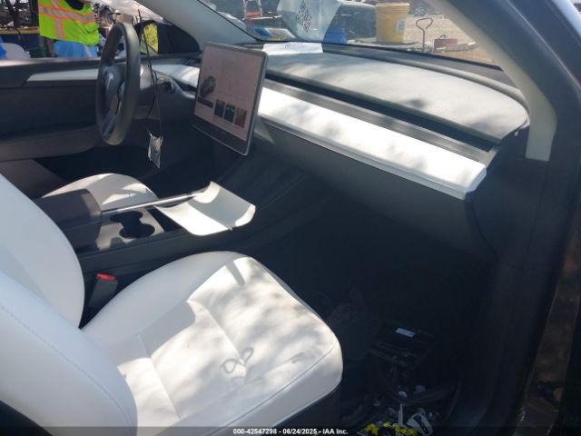 2023 TESLA MODEL Y 7SAYGAEE9PF916988 Photo 4