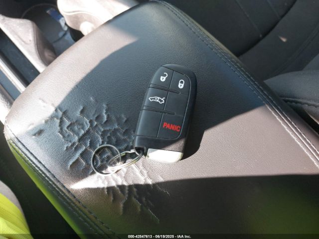 1C3CCCAB0FN608221 Chrysler 2015