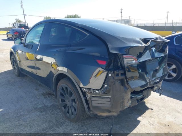 2021 TESLA MODEL Y 5YJYGDEE4MF230965 Photo 2