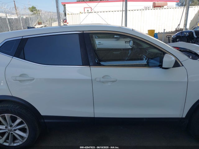 JN1BJ1CP2HW010433 Nissan 2017