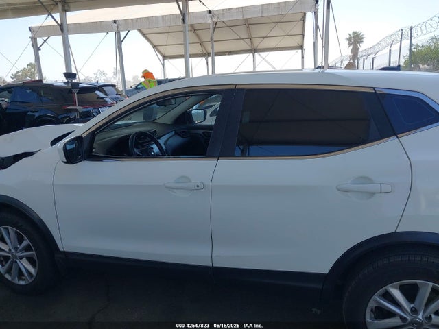 JN1BJ1CP2HW010433 Nissan 2017