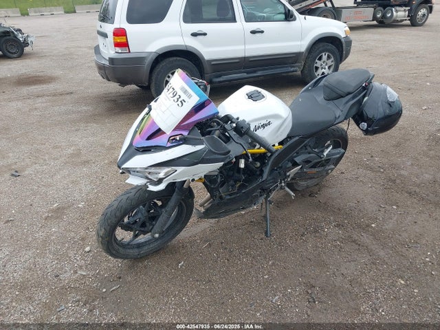 Kawasaki Ninja 400 2023 JKAEXKH12PDAK4813 Image 2