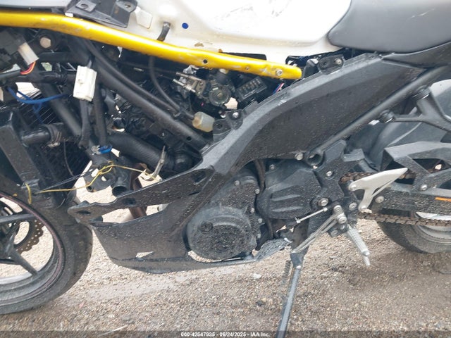 Kawasaki Ninja 400 2023 JKAEXKH12PDAK4813 Image 9