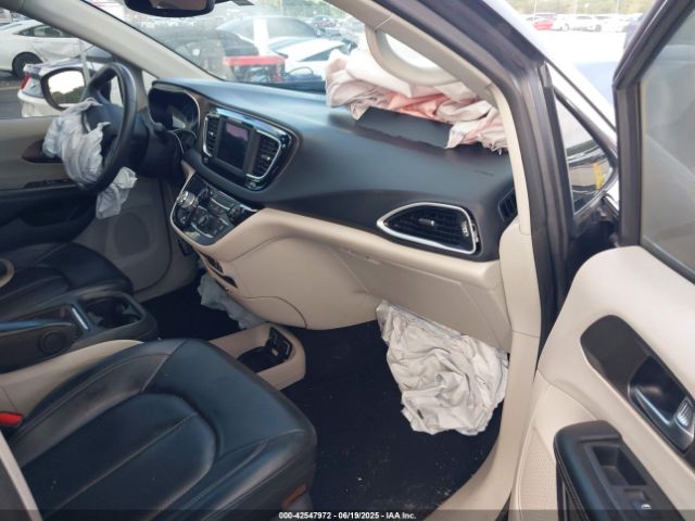 2020 CHRYSLER VOYAGER 2C4RC1DG6LR195933 Photo 4