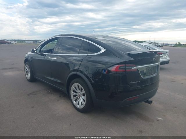 2016 TESLA MODEL X 5YJXCDE28GF026302 Photo 2