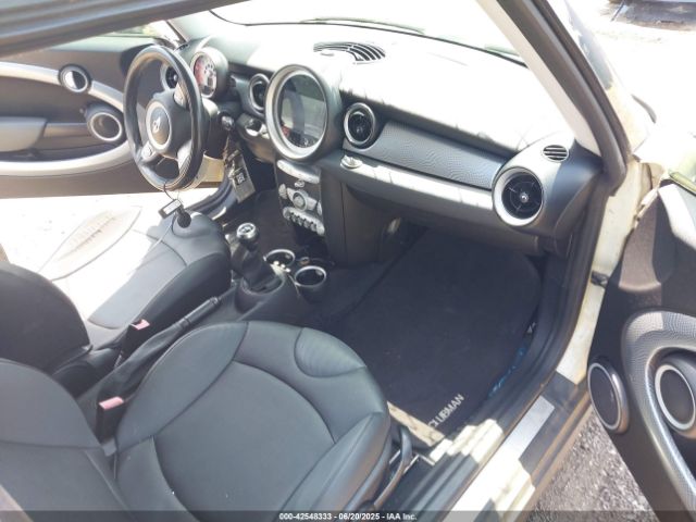 2010 MINI COOPER S CLUBMAN WMWMM3C59ATP76350 Photo 4