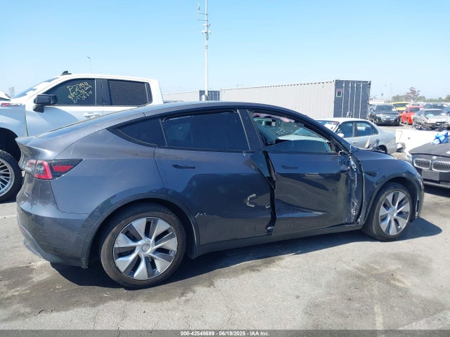 7SAYGDEE5NF557900 Tesla Model Y