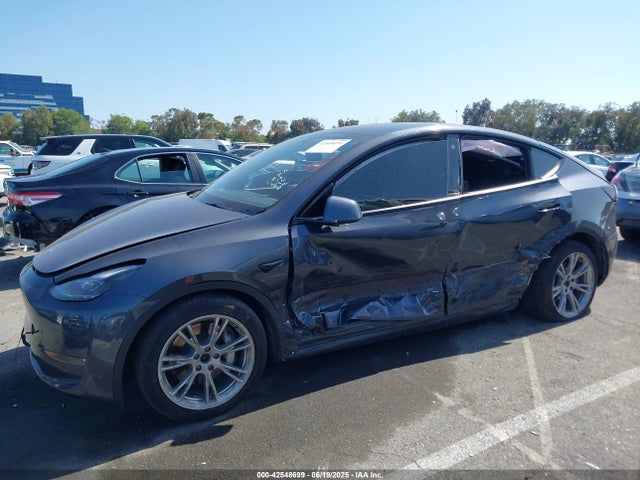 7SAYGDEE5NF557900 Tesla Model Y