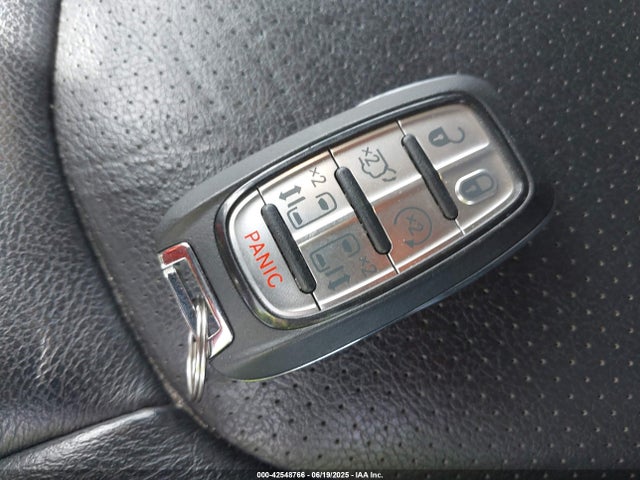 2C4RC1EG5KR598024 Chrysler 2019