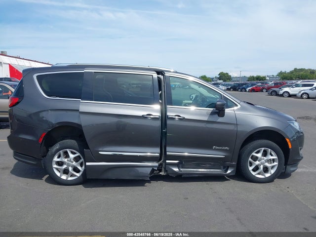 2C4RC1EG5KR598024 Chrysler 2019