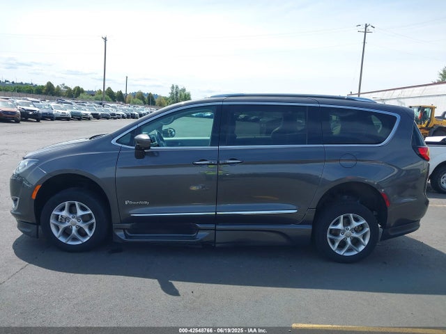 2C4RC1EG5KR598024 Chrysler 2019