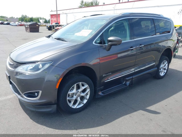 2C4RC1EG5KR598024 Chrysler 2019
