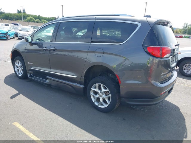 2C4RC1EG5KR598024 Chrysler 2019