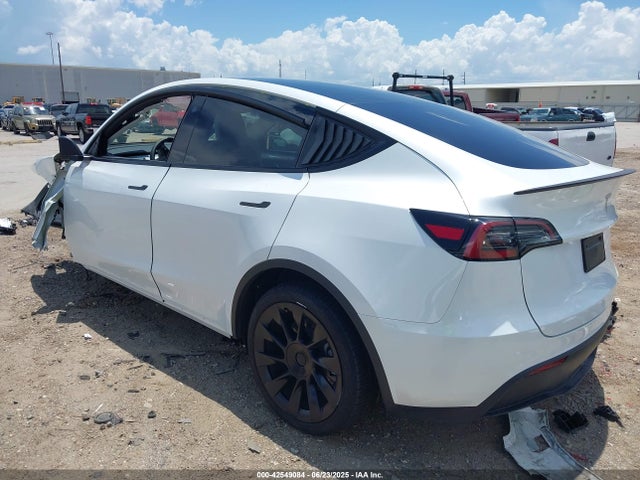 2025 TESLA MODEL Y 7SAYGDED4SA350415 Photo 2