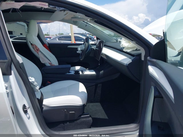 2025 TESLA MODEL Y 7SAYGDED4SA350415 Photo 4