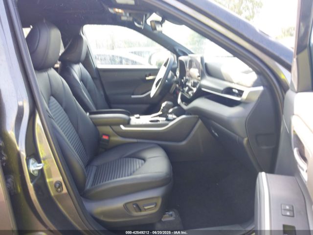 2024 TOYOTA HIGHLANDER 5TDKDRBH2RS568670 Photo 4