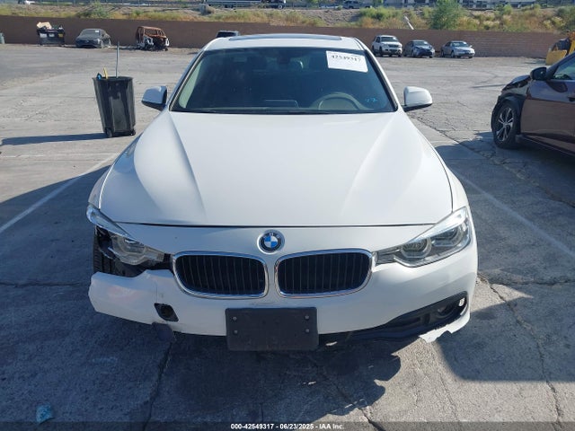 BMW 320i 2018 WBA8E1G54JNU92464 Image 17