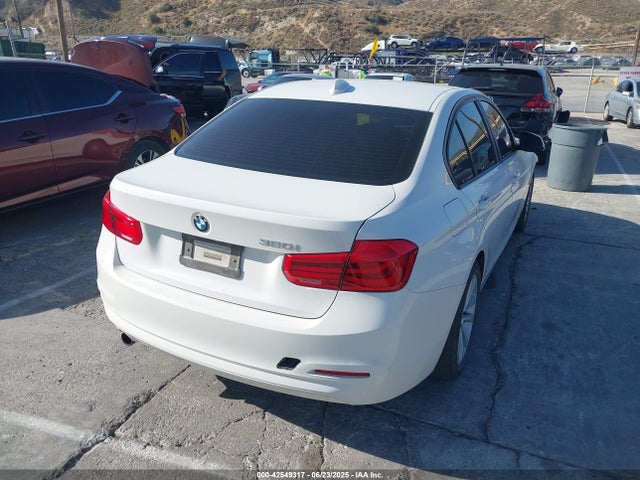 BMW 320i 2018 WBA8E1G54JNU92464 Image 4