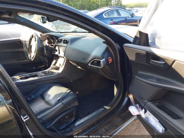 2017 JAGUAR XE SAJAL4BV5HCP10728 Photo 4
