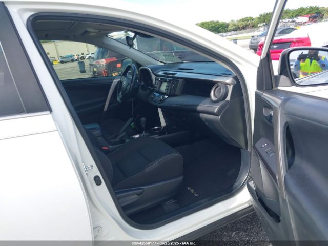 2018 TOYOTA RAV4 JTMWFREV4JJ753365 Photo 4