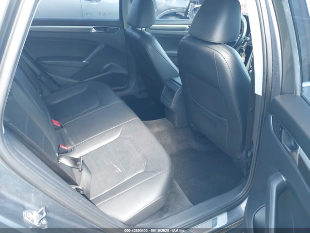 1VWDT7A3XHC050311 Volkswagen 1.8 tsi