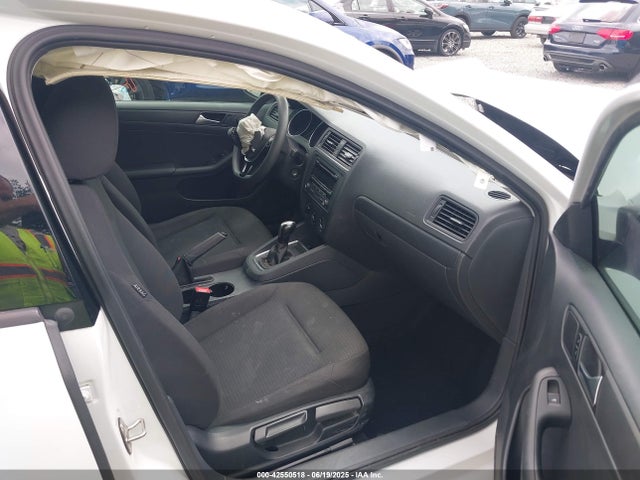 3VW2K7AJ9FM402539 Volkswagen 2015