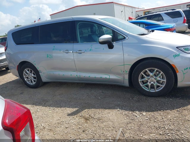 Продажа на аукционе авто 2023 Chrysler Pacifica Touring L, vin: 2C4RC1BG7PR624229, номер лота: 42550723