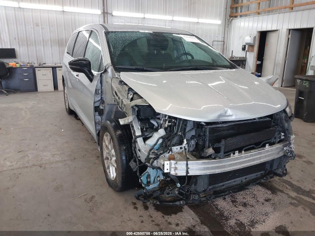 Продажа на аукционе авто 2024 Chrysler Pacifica Touring L, vin: 2C4RC1BG2RR162875, номер лота: 42550758