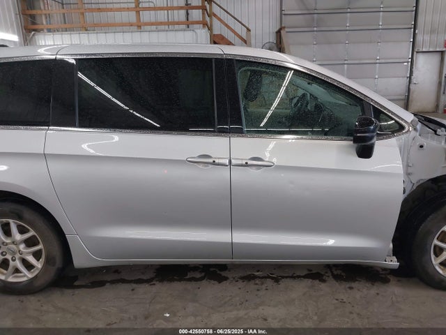 Продажа на аукционе авто 2024 Chrysler Pacifica Touring L, vin: 2C4RC1BG2RR162875, номер лота: 42550758