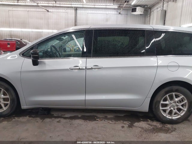 Продажа на аукционе авто 2024 Chrysler Pacifica Touring L, vin: 2C4RC1BG2RR162875, номер лота: 42550758