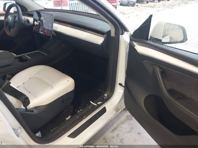 2023 TESLA MODEL Y 7SAYGAEE2PF968298 Photo 4