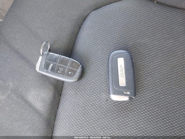 Jeep 2018 2018 ZACCJBAB5JPH67828 Image 11